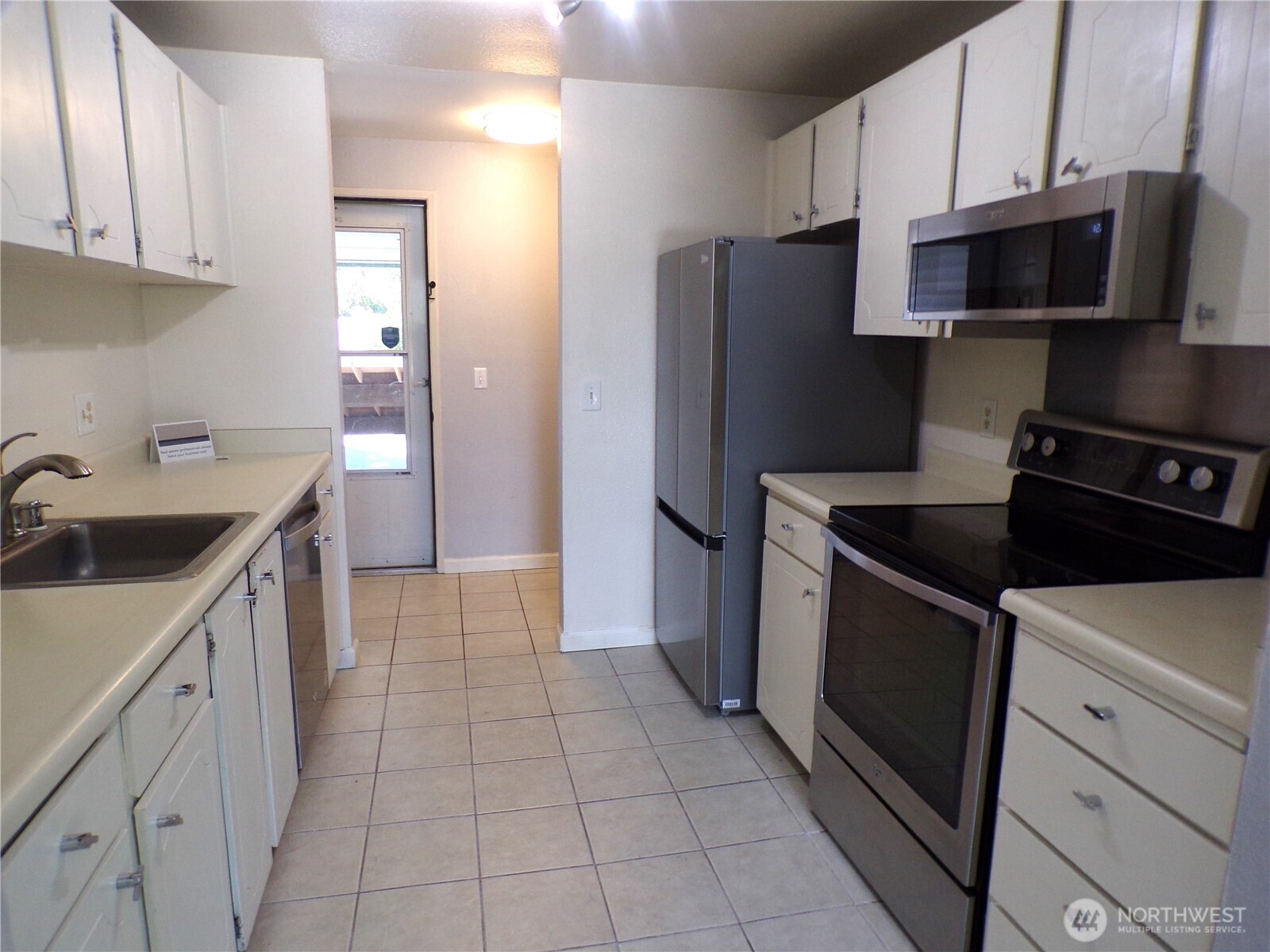 2020 Southwest 318th Place, Unit C3 Federal Way, WA 98023 - Photo 9 of 22 a kitchen with stainless steel appliances a refrigerator stove and sink