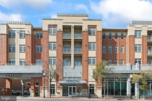 $4,100 | 309 Holland Lane, Unit 135, Alexandria, VA 22314
