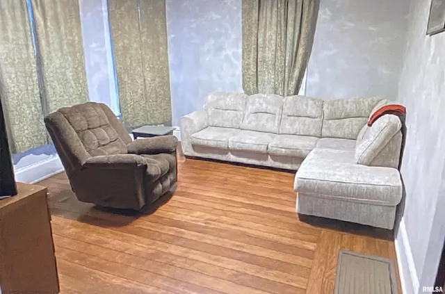 $179,500 | 14 West Market Street, Piper City, IL 60959