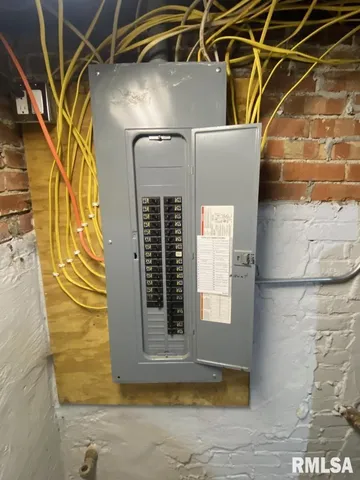 $179,500 | 14 West Market Street, Piper City, IL 60959