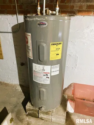 $179,500 | 14 West Market Street, Piper City, IL 60959