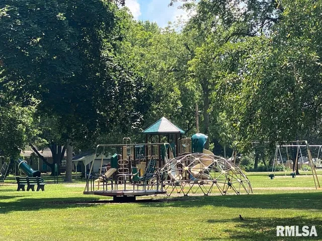 $179,500 | 14 West Market Street, Piper City, IL 60959