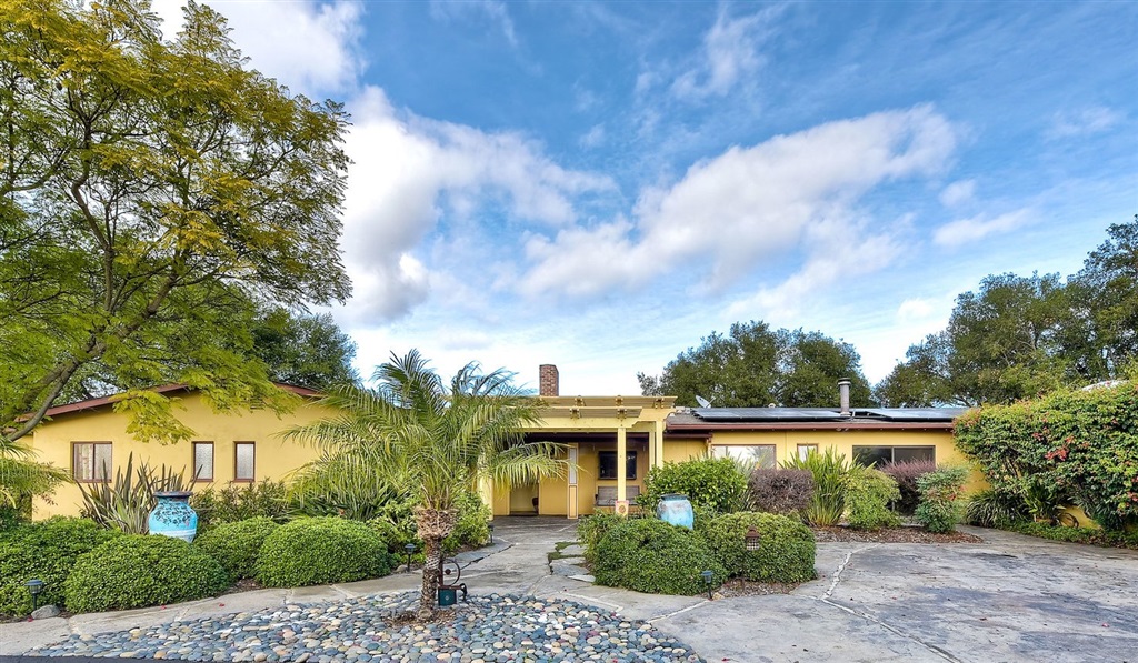 1067 Overbrook Lane Fallbrook, CA 92028 - Photo 1 of 25 Gallery Image 1