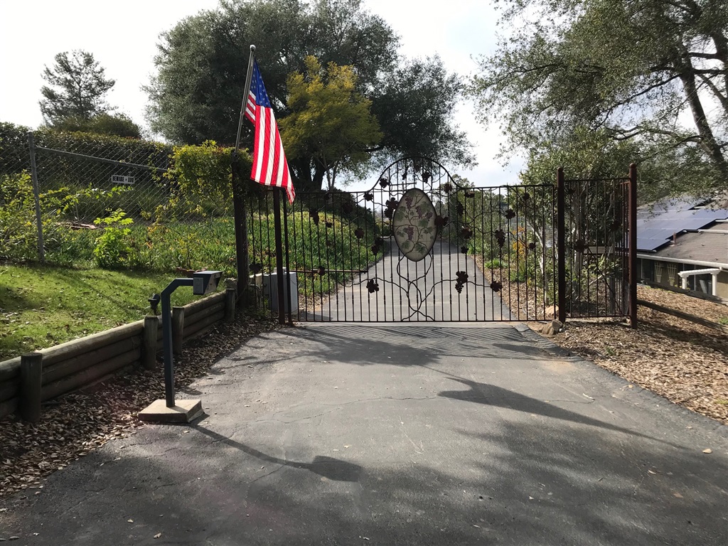 1067 Overbrook Lane Fallbrook, CA 92028 - Photo 4 of 25 Gallery Image 4