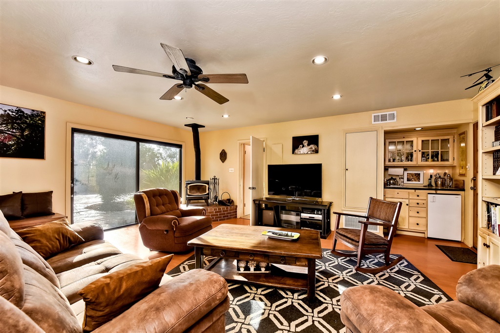 1067 Overbrook Lane Fallbrook, CA 92028 - Photo 6 of 25 Gallery Image 6