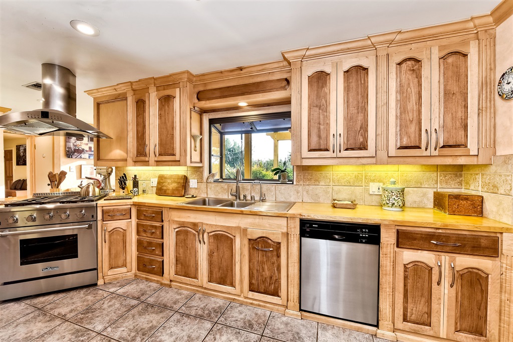 1067 Overbrook Lane Fallbrook, CA 92028 - Photo 10 of 25 Gallery Image 10