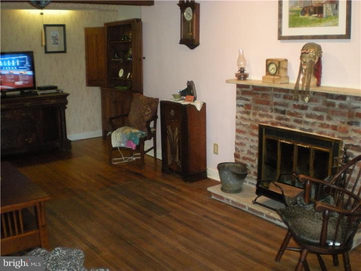 1245 Horsham Road Ambler, PA 19002 - Photo 16 of 17 Living Room