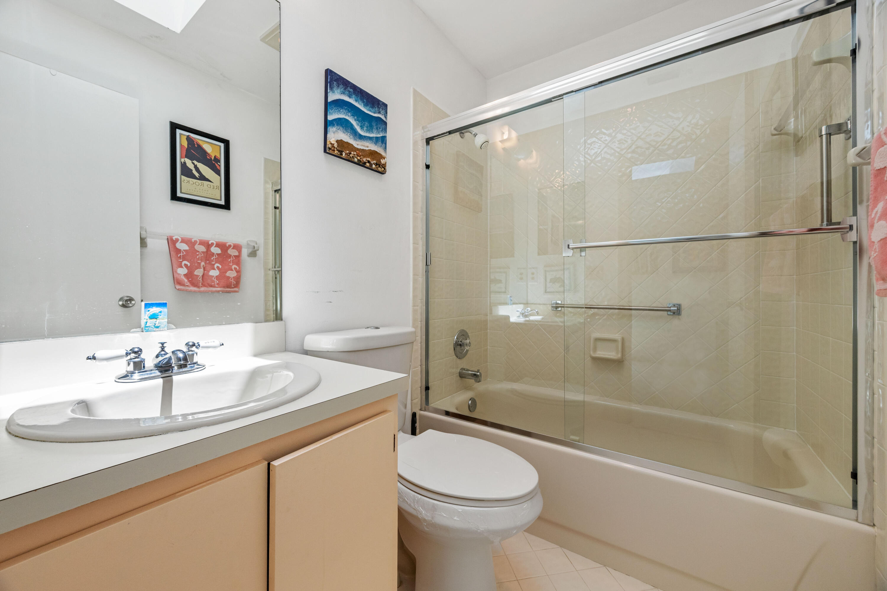 22 Ridge Pointe Drive, Unit C Boynton Beach, FL 33435 - Photo 15 of 25 Guest Bathroom
