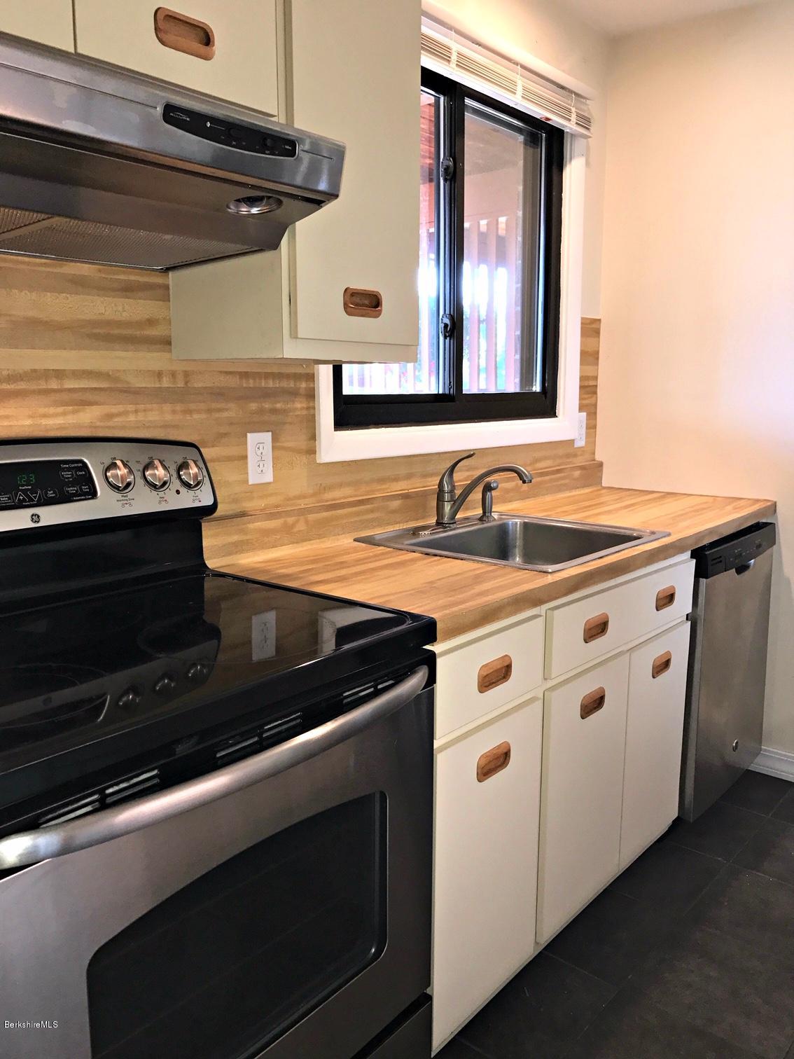 189 Stratton Road, Unit A5 Williamstown, MA 01267 - Photo 5 of 18 kitchen