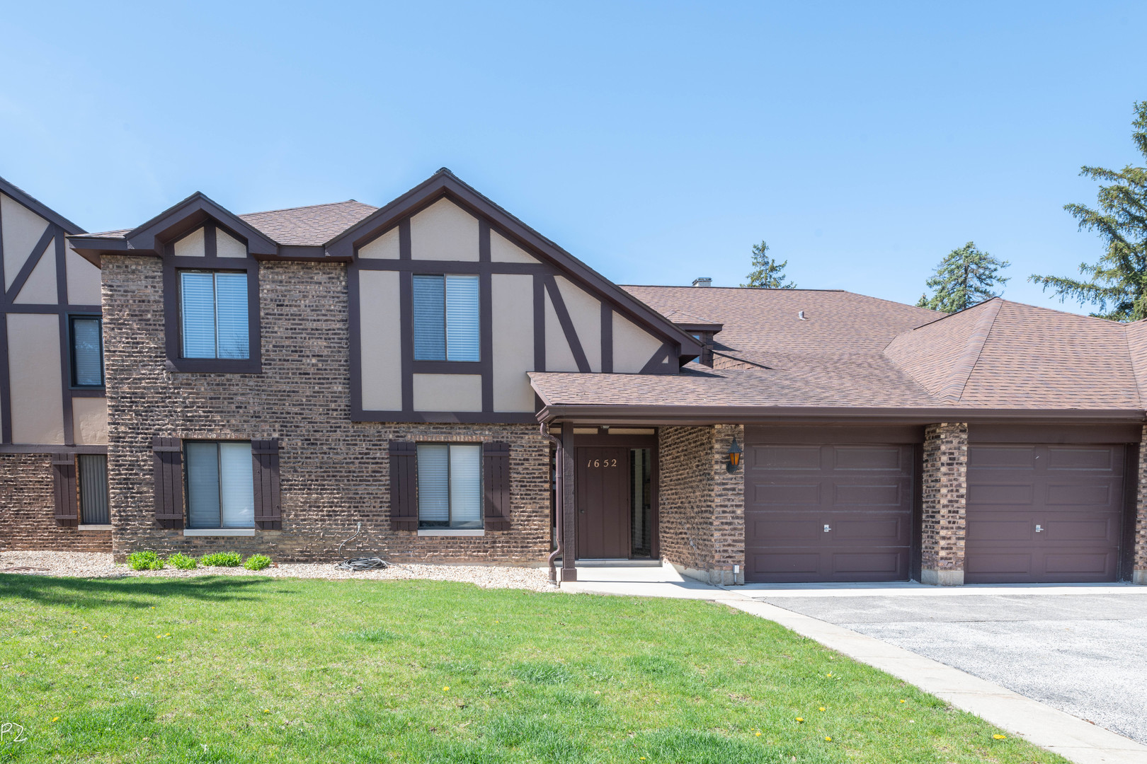 1652 Dover Court, Unit B Wheaton, IL 60189 - Photo 1 of 16
