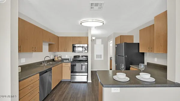 $1,424 | 5611 South 32nd Street, Unit 1, Phoenix, AZ 85040