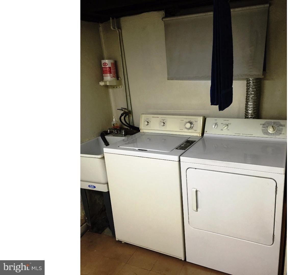 294 Sanford Road Upper Darby, PA 19082 - Photo 14 of 20 a utility room with dryer and washer