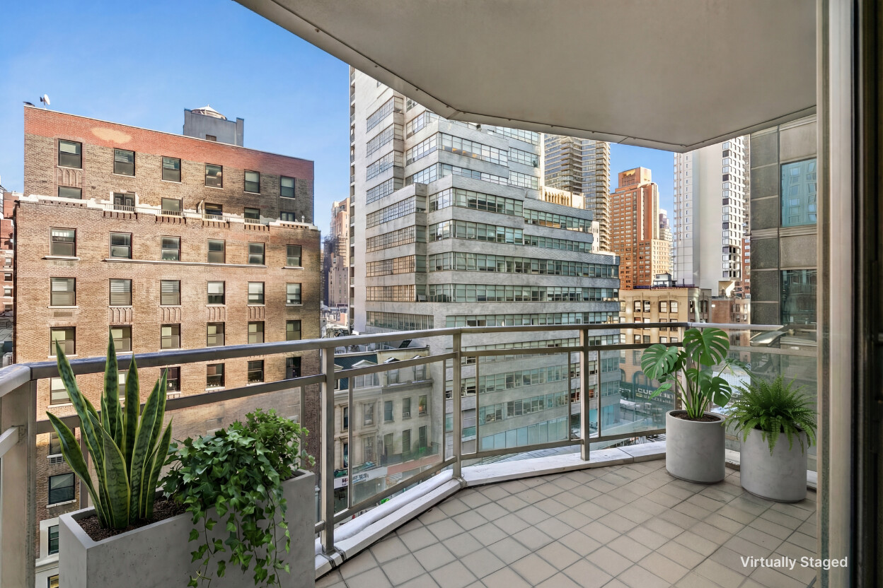 118 East 60th Street, Unit 8CD Manhattan, NY 10022 - Photo 9 of 10 a view of a building from balcony