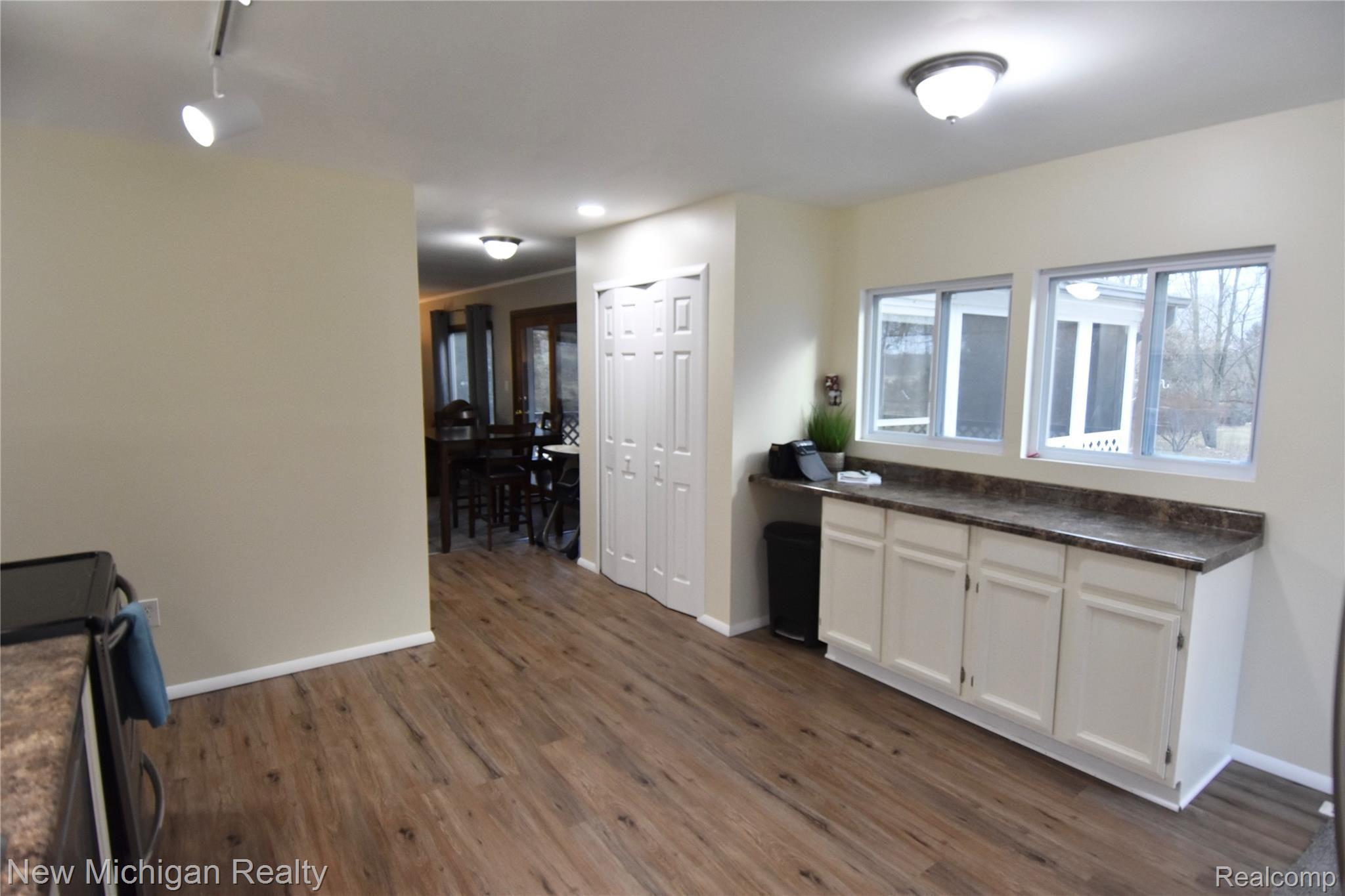 7400 Bennett Lake Road Fenton, MI 48430 - Photo 10 of 24 40F1B18C-8700-46EA-AC7E-E73AF25C7F17.jpeg