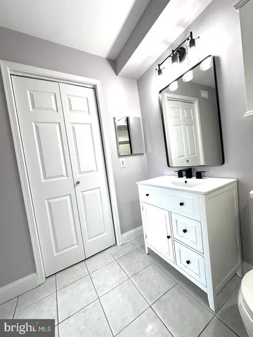 $1,800 | 3307 Wyndham Circle, Unit 3165, Alexandria, VA 22302