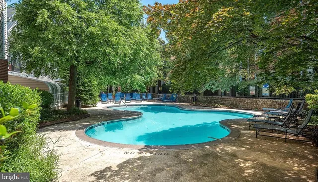 $1,800 | 3307 Wyndham Circle, Unit 3165, Alexandria, VA 22302