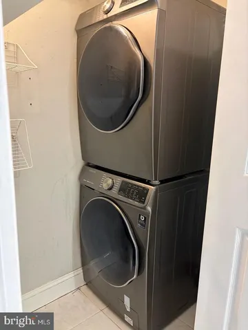 $1,800 | 3307 Wyndham Circle, Unit 3165, Alexandria, VA 22302