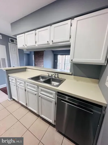 $1,800 | 3307 Wyndham Circle, Unit 3165, Alexandria, VA 22302