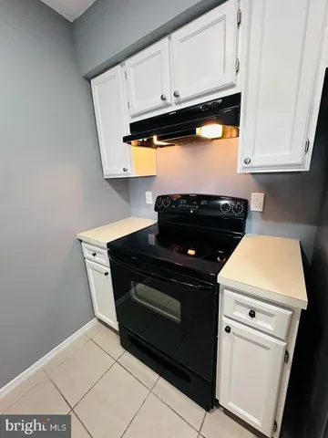 $1,800 | 3307 Wyndham Circle, Unit 3165, Alexandria, VA 22302