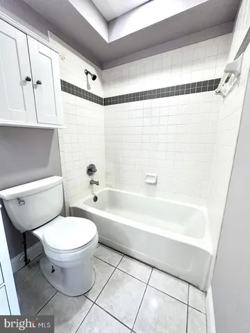 $1,800 | 3307 Wyndham Circle, Unit 3165, Alexandria, VA 22302