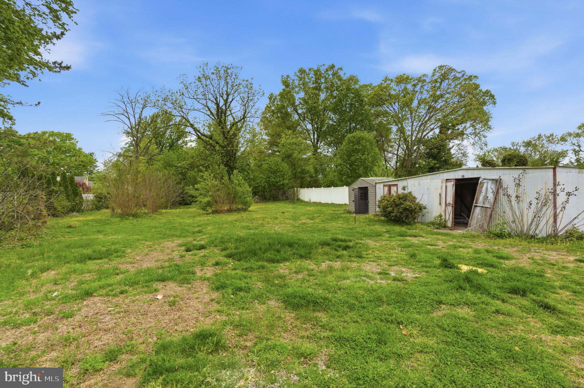 528 Davis Road Barrington, NJ 08007 - Photo 41 of 41 Spacious lot with lush greenery.