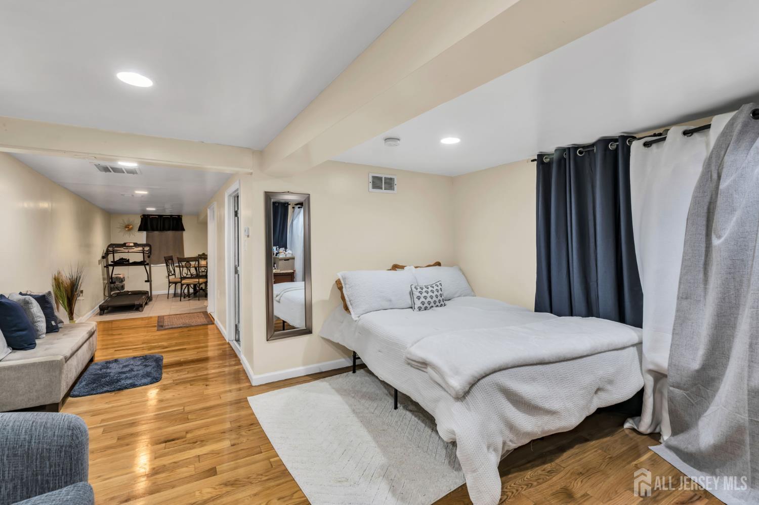 528 High Street Perth Amboy, NJ 08861 - Photo 19 of 31