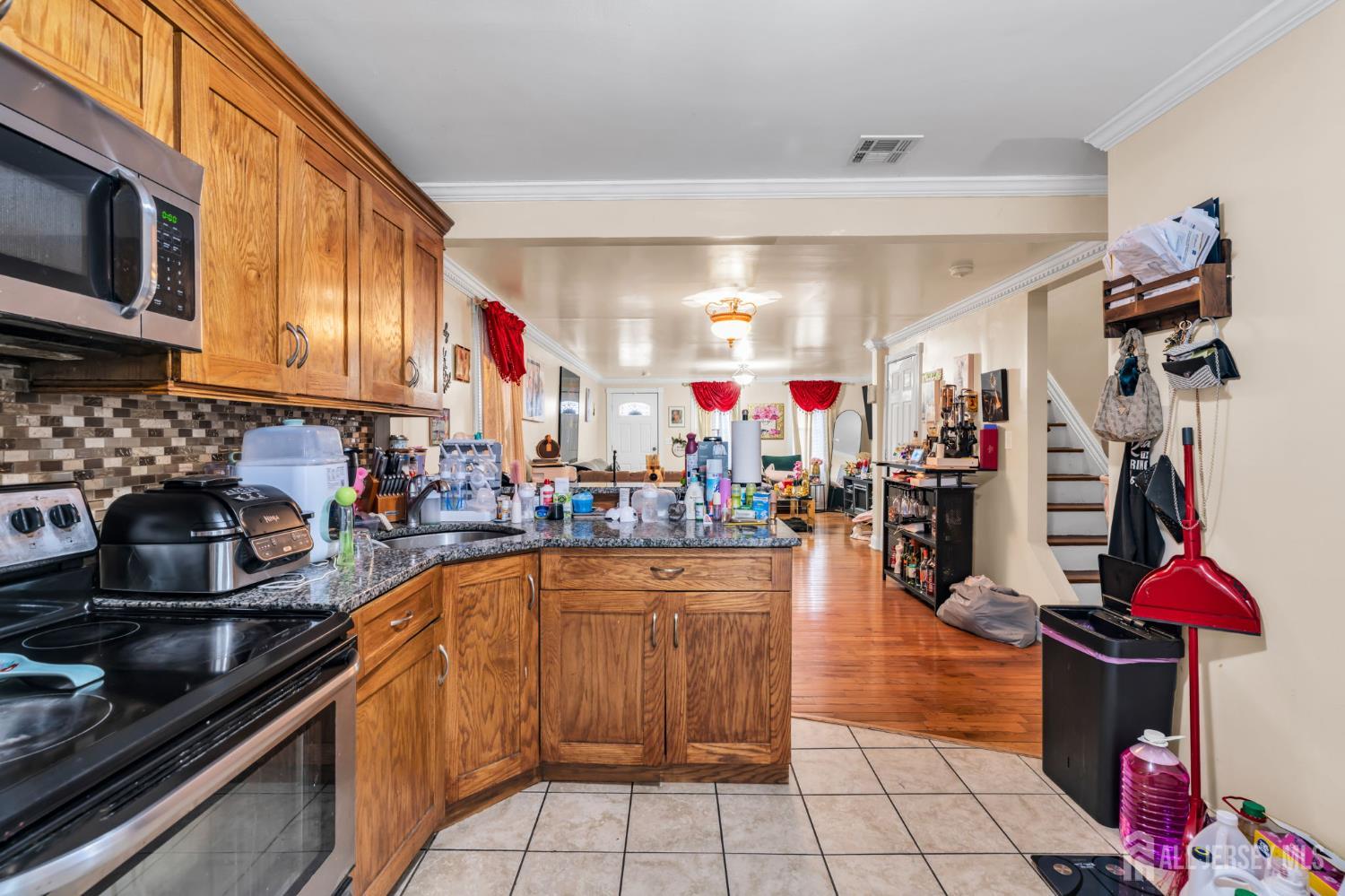 528 High Street Perth Amboy, NJ 08861 - Photo 10 of 31