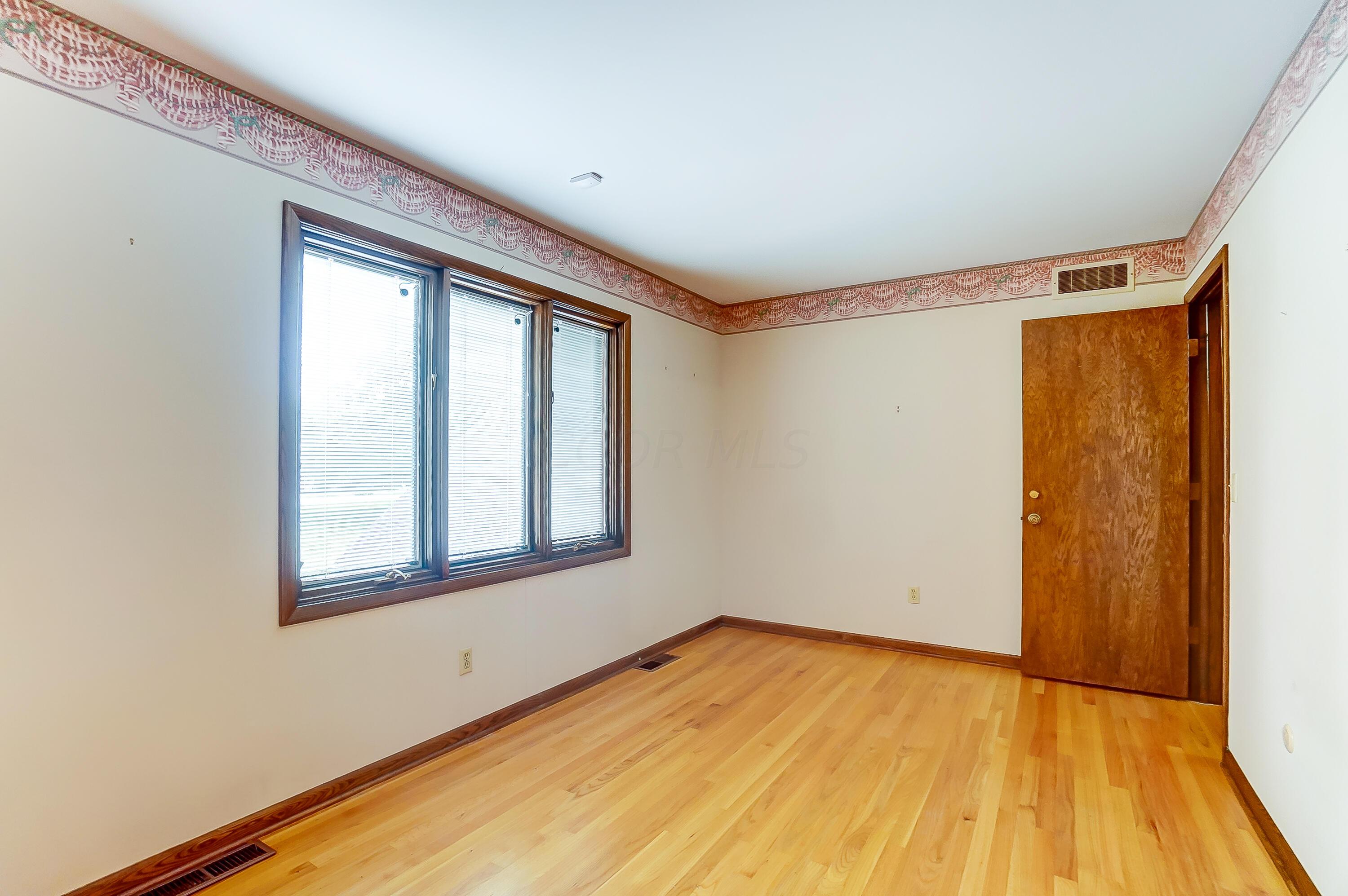 1560 Carriage Road Powell, OH 43065 - Photo 34 of 64 Bedroom 3 Alt View