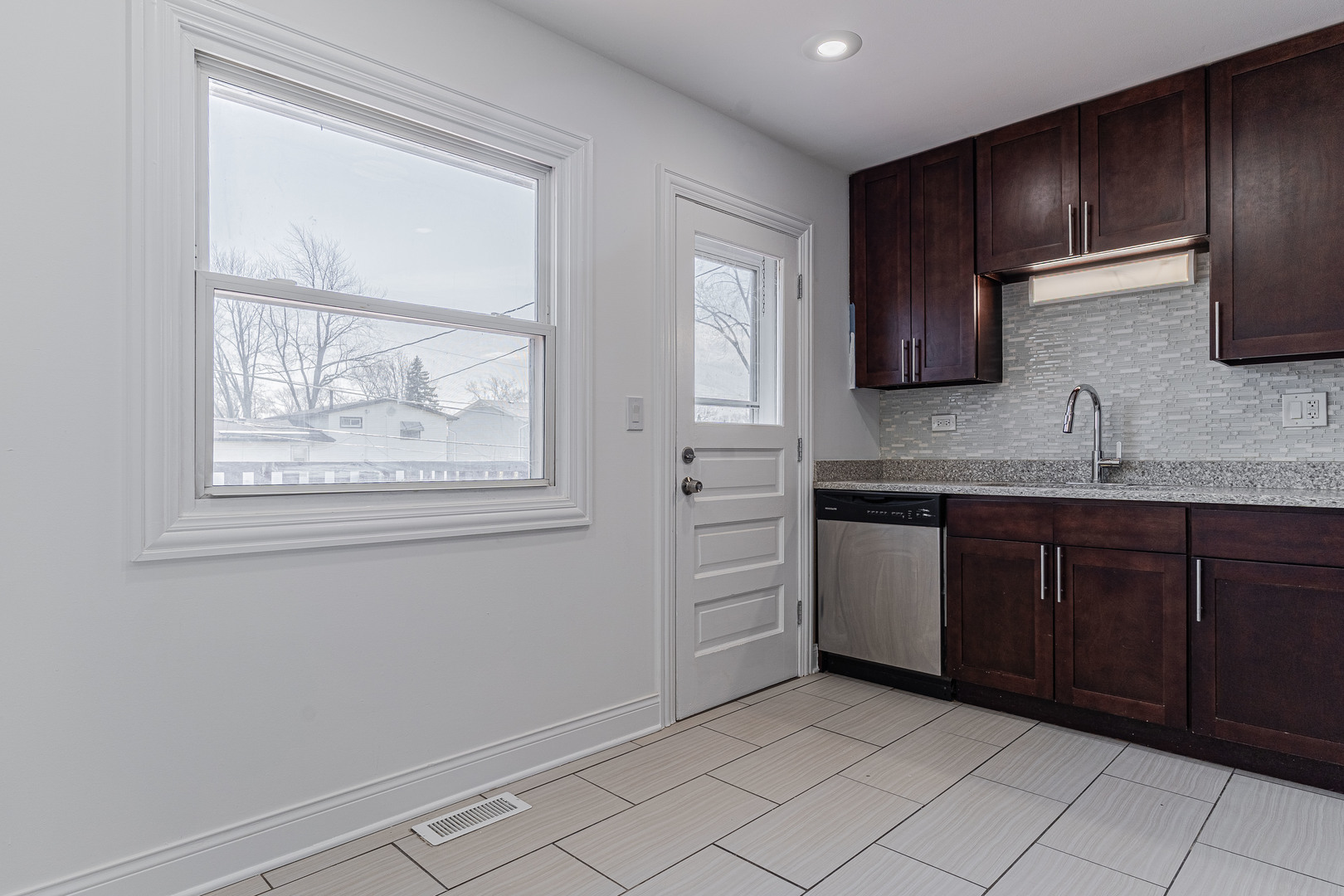 6925 Edgebrook Lane Hanover Park, IL 60133 - Photo 15 of 38