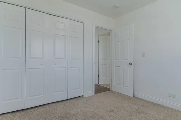 $379,900 | 6925 Edgebrook Lane, Hanover Park, IL 60133