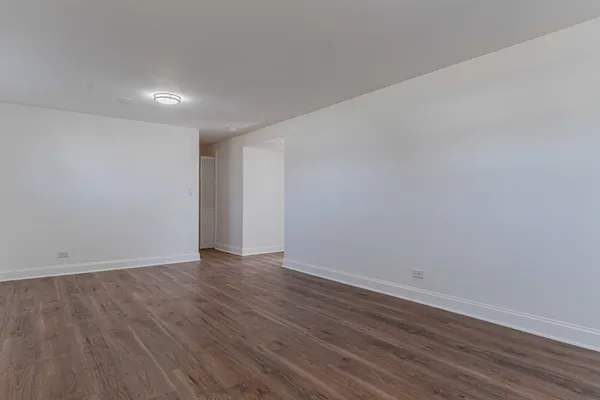 $379,900 | 6925 Edgebrook Lane, Hanover Park, IL 60133