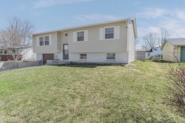 $379,900 | 6925 Edgebrook Lane, Hanover Park, IL 60133
