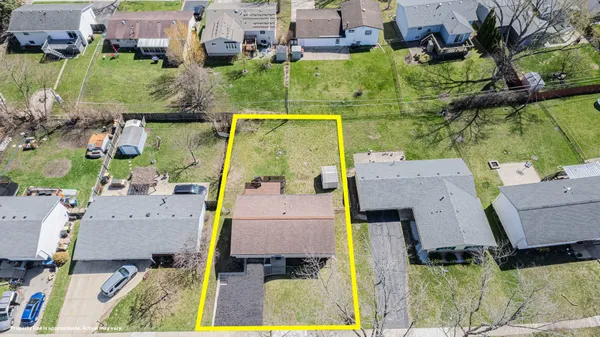 $379,900 | 6925 Edgebrook Lane, Hanover Park, IL 60133