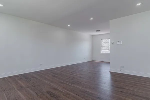 $379,900 | 6925 Edgebrook Lane, Hanover Park, IL 60133