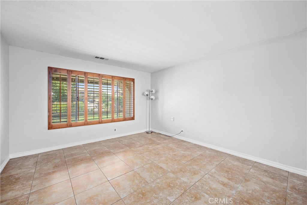 10703 Valley Drive Riverside, CA 92505 - Photo 7 of 36