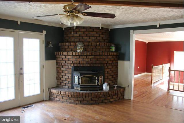 199 Dale Road Biglerville, PA 17307 - Photo 5 of 15 Living Room