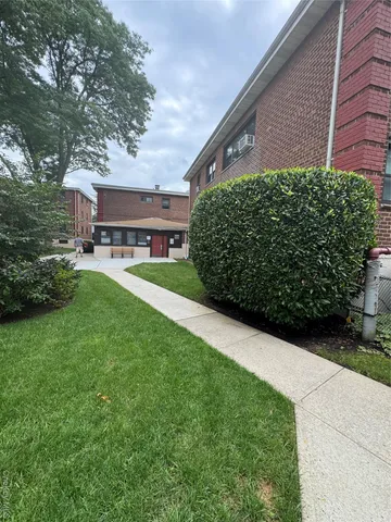 $208,000 | 91 Tulip Avenue, Unit C2, Floral Park, NY 11001