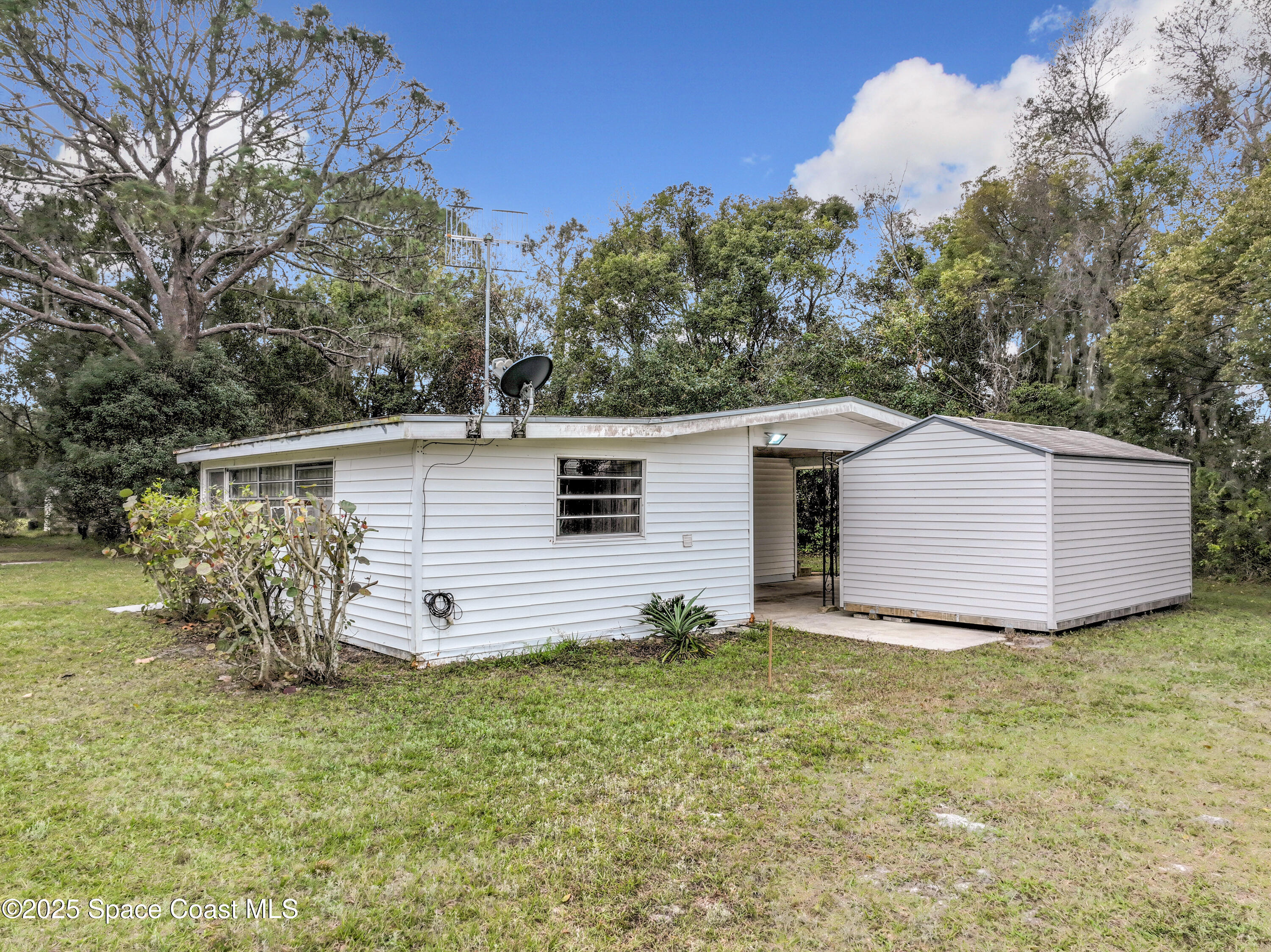 2610 Lee Road Mims, FL 32754 - Photo 4 of 23 Home on 7 acres