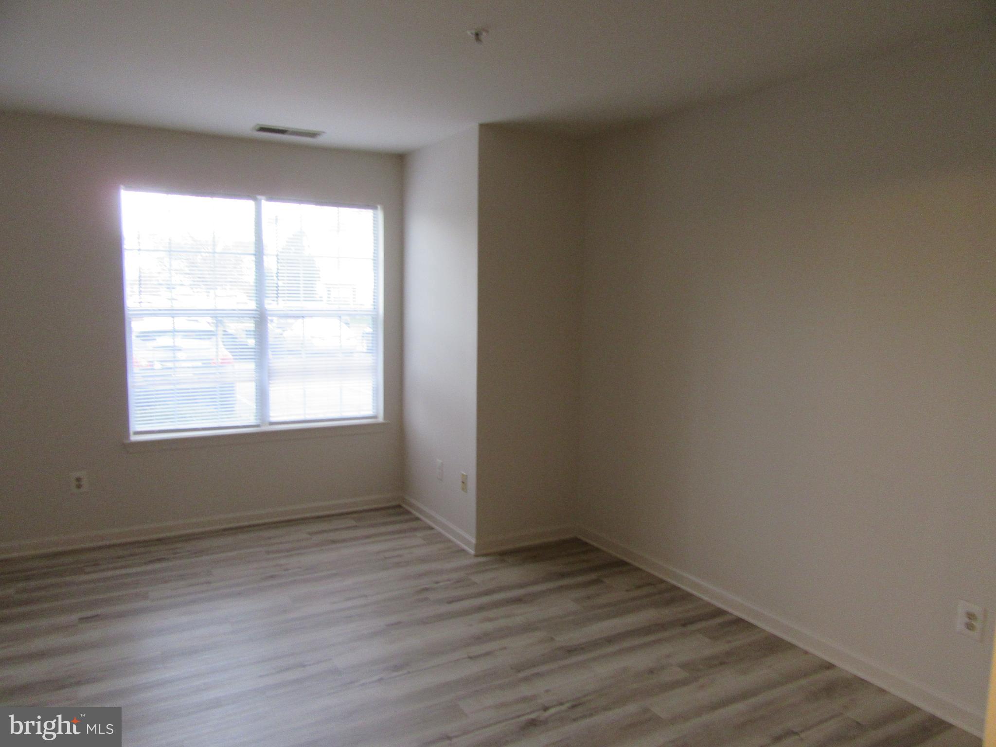 11006 Koman Circle, Unit 104 Manassas, VA 20109 - Photo 22 of 39 Primary Bredroom