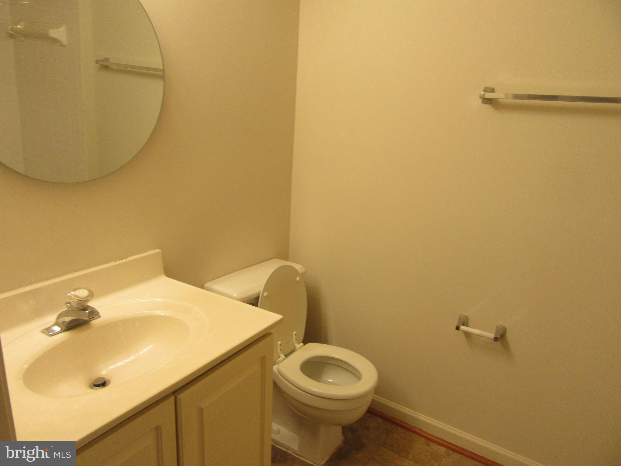 11006 Koman Circle, Unit 104 Manassas, VA 20109 - Photo 29 of 39 Guest full bath