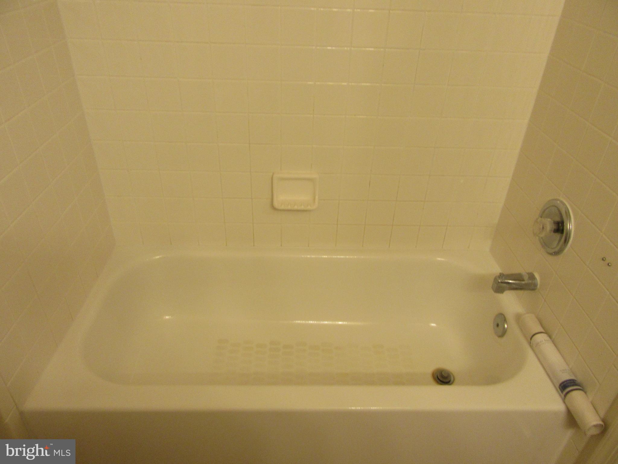 11006 Koman Circle, Unit 104 Manassas, VA 20109 - Photo 30 of 39 Guest bath