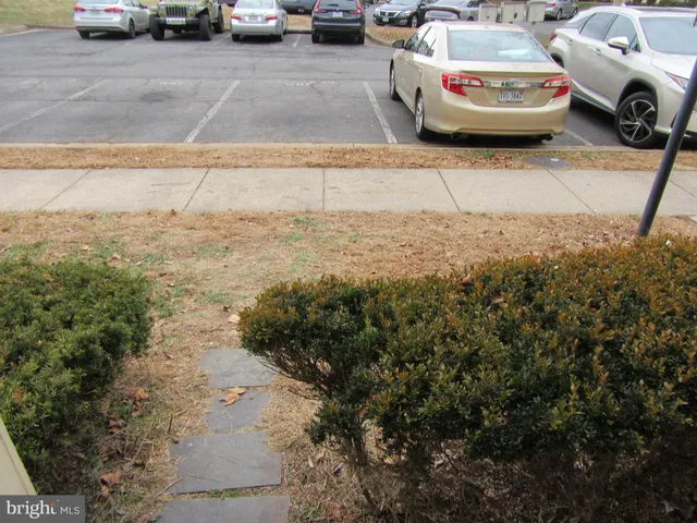 $2,000 | 11006 Koman Circle, Unit 104, Manassas, VA 20109