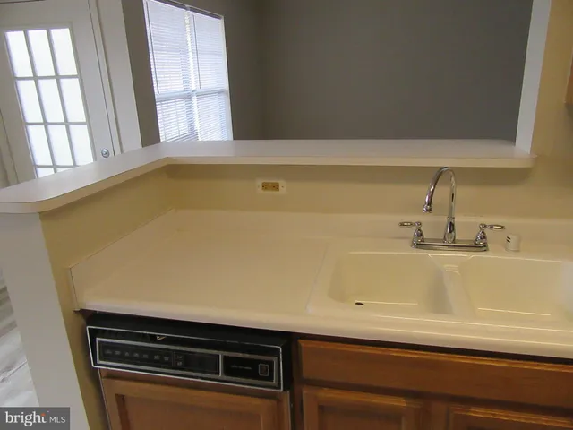 $2,000 | 11006 Koman Circle, Unit 104, Manassas, VA 20109