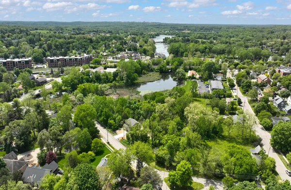 $262,500 | 130 River Drive, Unit ABD, Milford, MI 48381