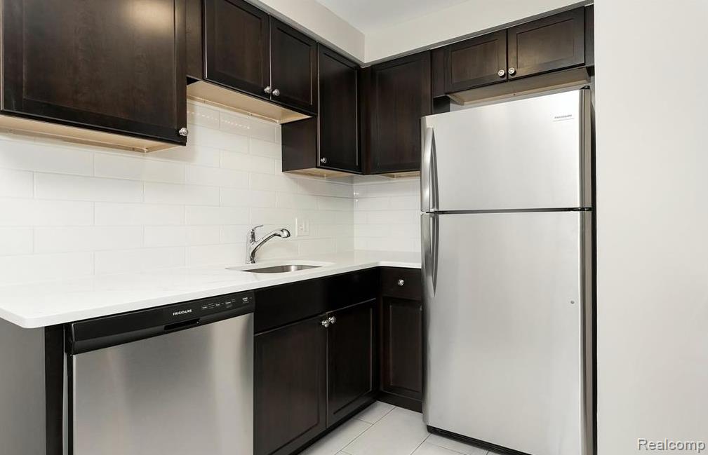 3340 Greenfield Road, Unit 11 Royal Oak, MI 48073 - Photo 7 of 13