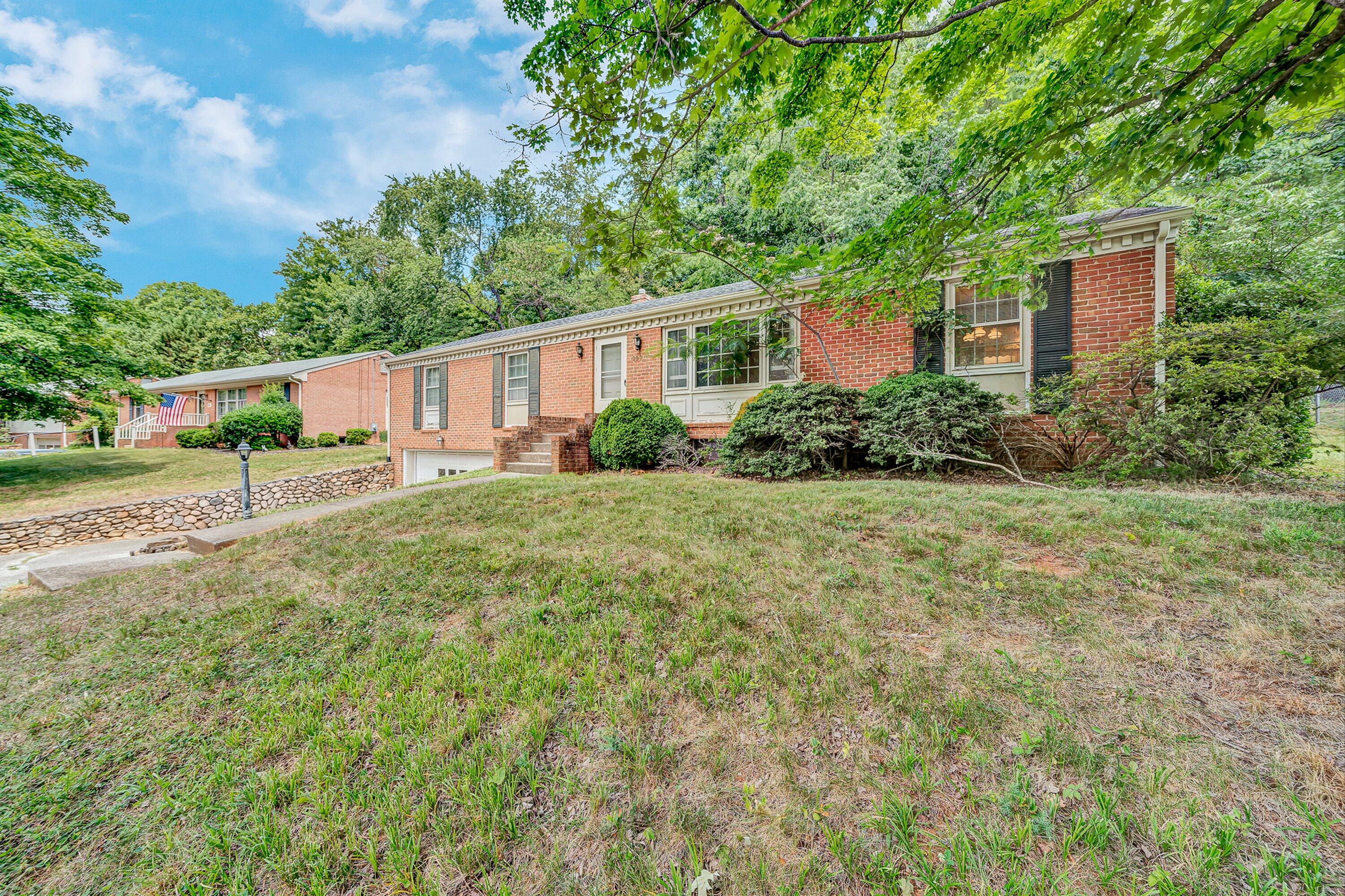 3331 Longhorn Road Roanoke, VA 24018 - Photo 3 of 30 03-VM-09662