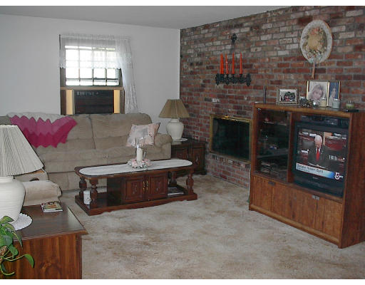 16 Peter Road North Reading, MA 01864 - Photo 4 of 4 Gallery Image 4