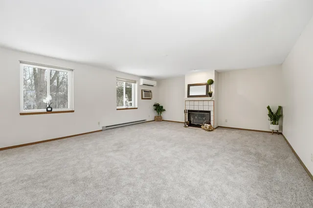 $199,900 | 1035 South West Court, Unit B, Appleton, WI 54915