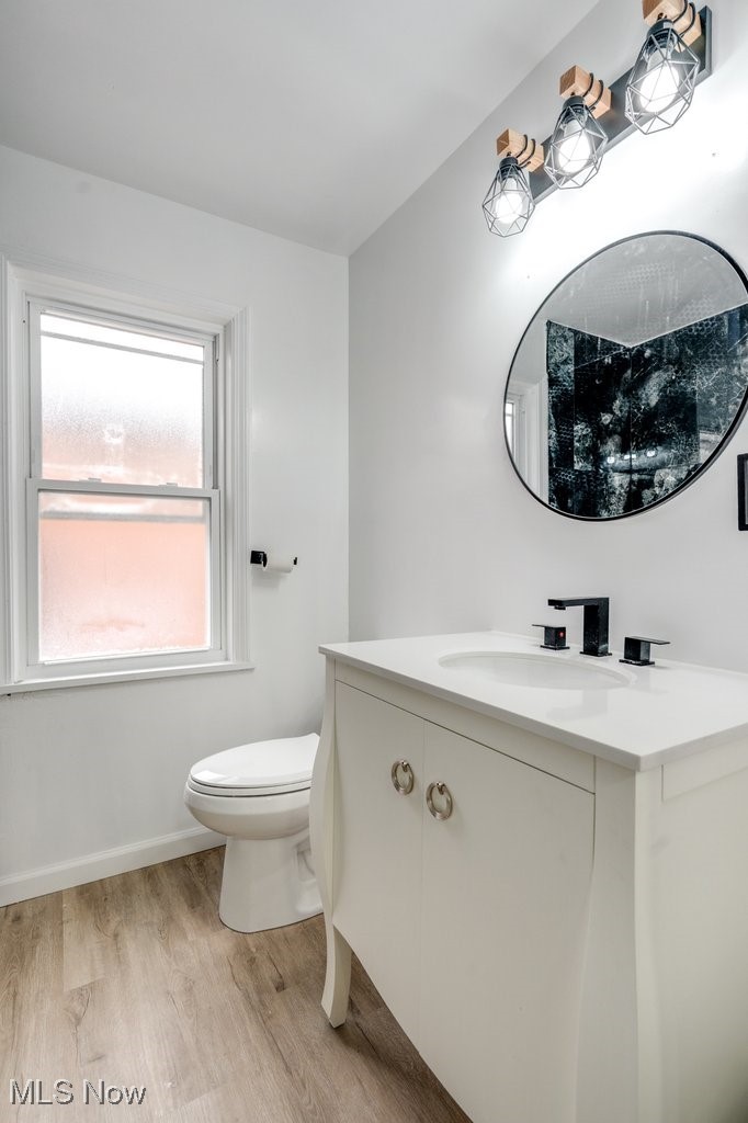 13526 Cedar Road Cleveland, OH 44118 - Photo 42 of 47 UP Unit Bathroom