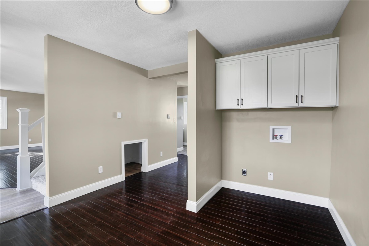 17105 Clinton Road Danville, IL 61834 - Photo 14 of 31 a view of empty room with wooden floor
